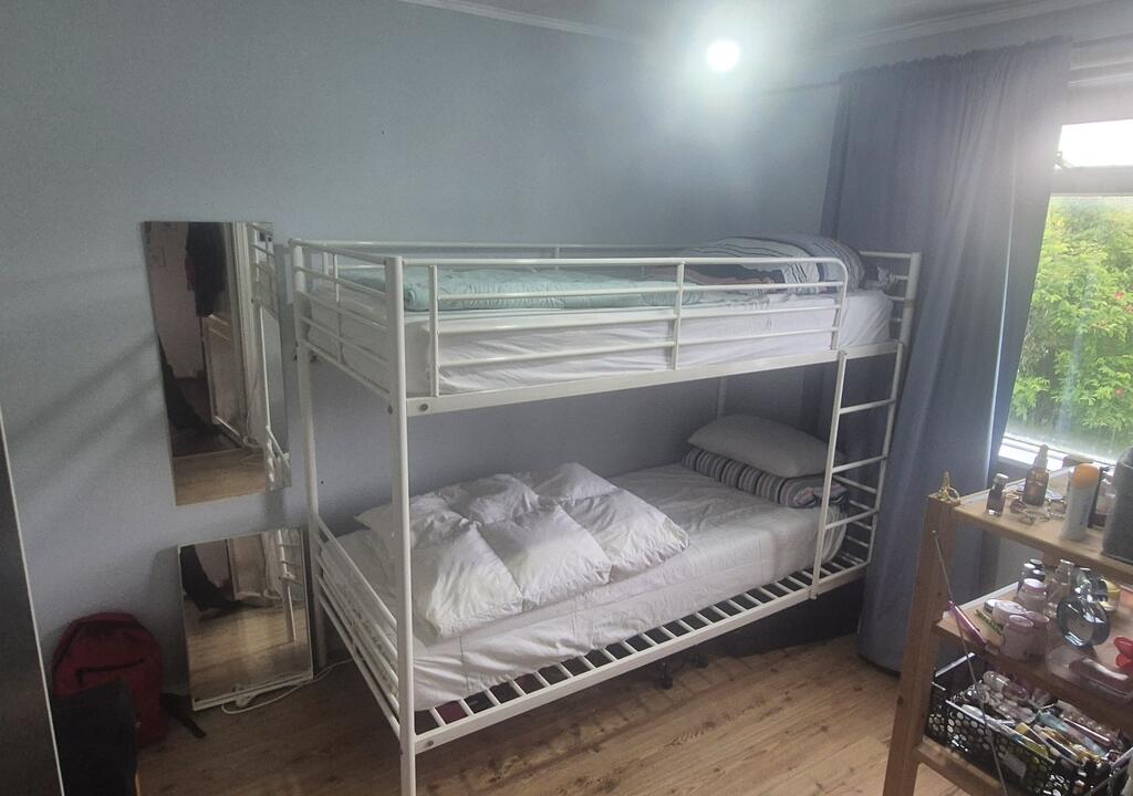 Cama donde dormirán los huéspedes de este alojamiento islandés